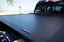 Load image into Gallery viewer, Roll-N-Lock 16-17 Toyota Tacoma Double Cab 60-1/2in E-Series Retractable Tonneau Cover