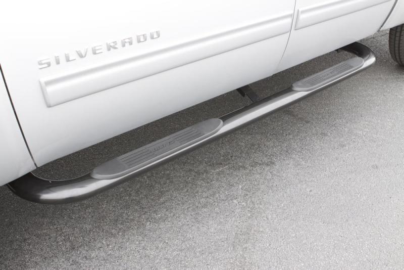 Lund 09-17 Dodge Ram 1500 Quad Cab 4in. Oval Curved SS Nerf Bars - Polished