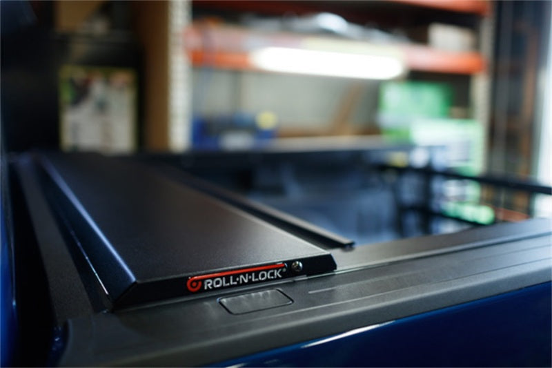 Roll-N-Lock 16-17 Toyota Tacoma Double Cab 60-1/2in E-Series Retractable Tonneau Cover